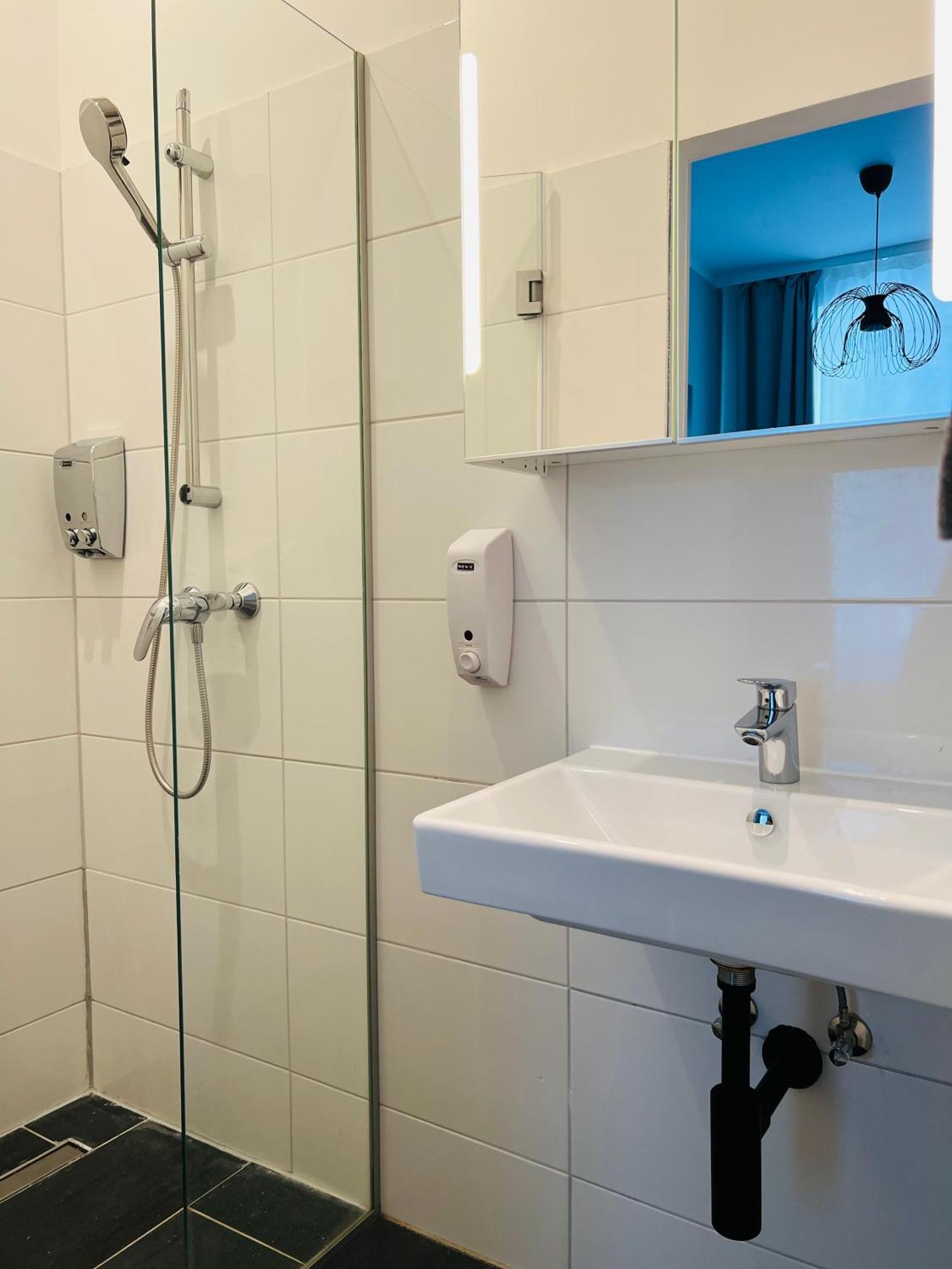 Modernes Kleines Mini Appartment เวียนนา ภายนอก รูปภาพ